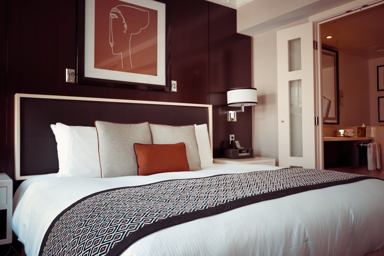 The Art of Drawing Readers In: Your attractive post title goes here Cozy and modern hotel bedroom interior with elegant decor and soft lighting.